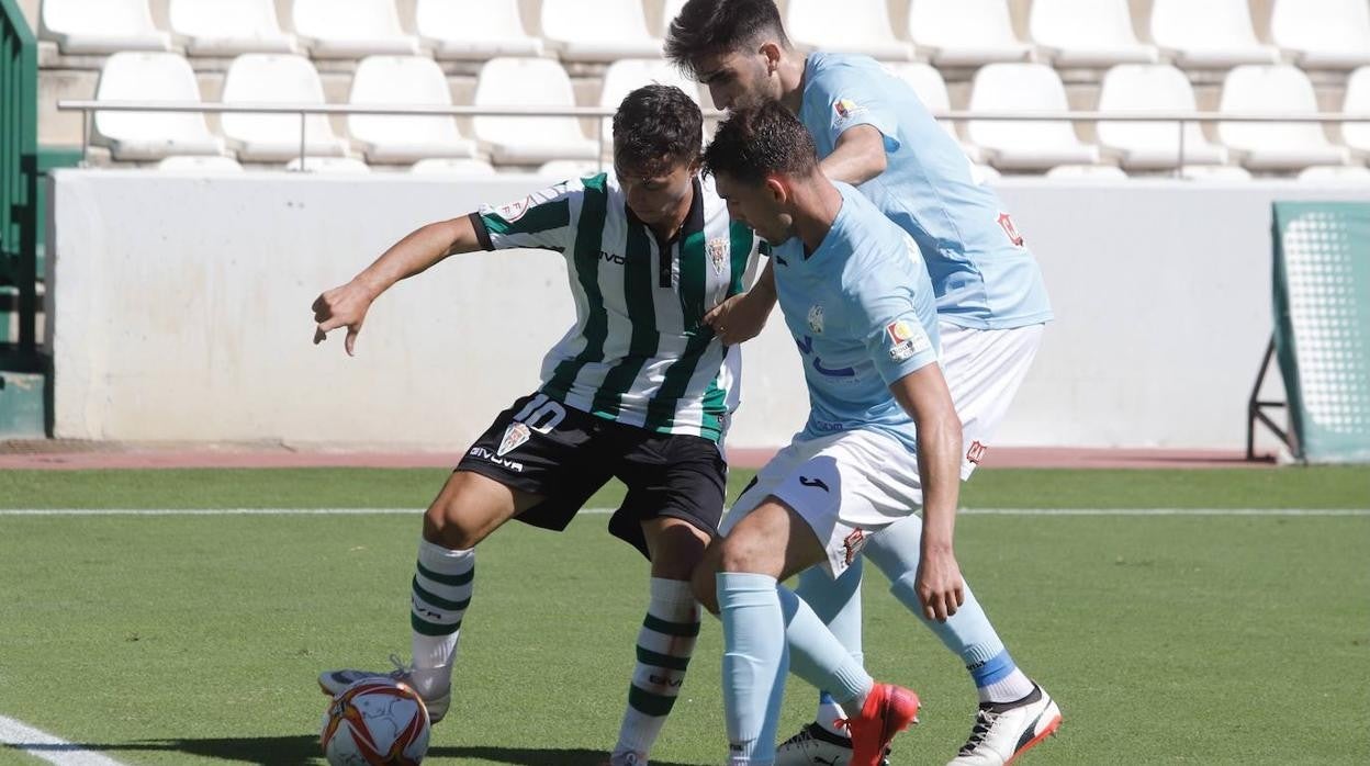 Las mejores imágenes del derbi Córdoba B - Ciudad de Lucena