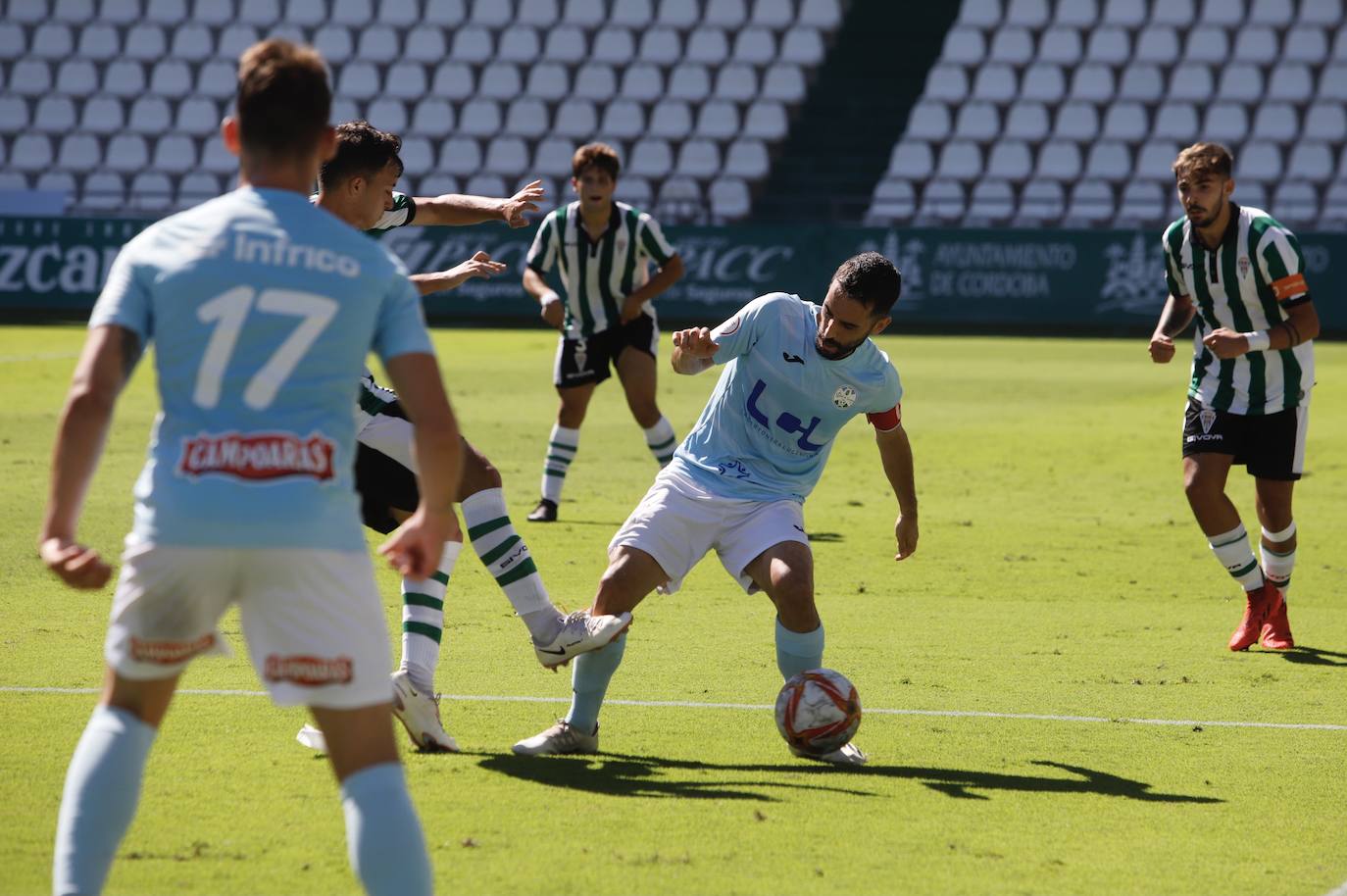 Las mejores imágenes del derbi Córdoba B - Ciudad de Lucena