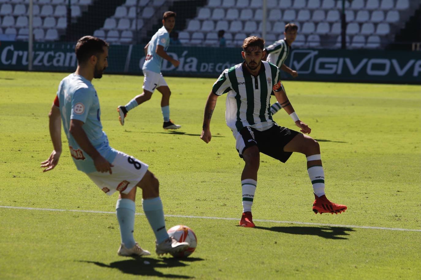 Las mejores imágenes del derbi Córdoba B - Ciudad de Lucena