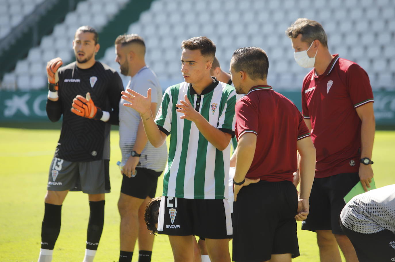 Las mejores imágenes del derbi Córdoba B - Ciudad de Lucena