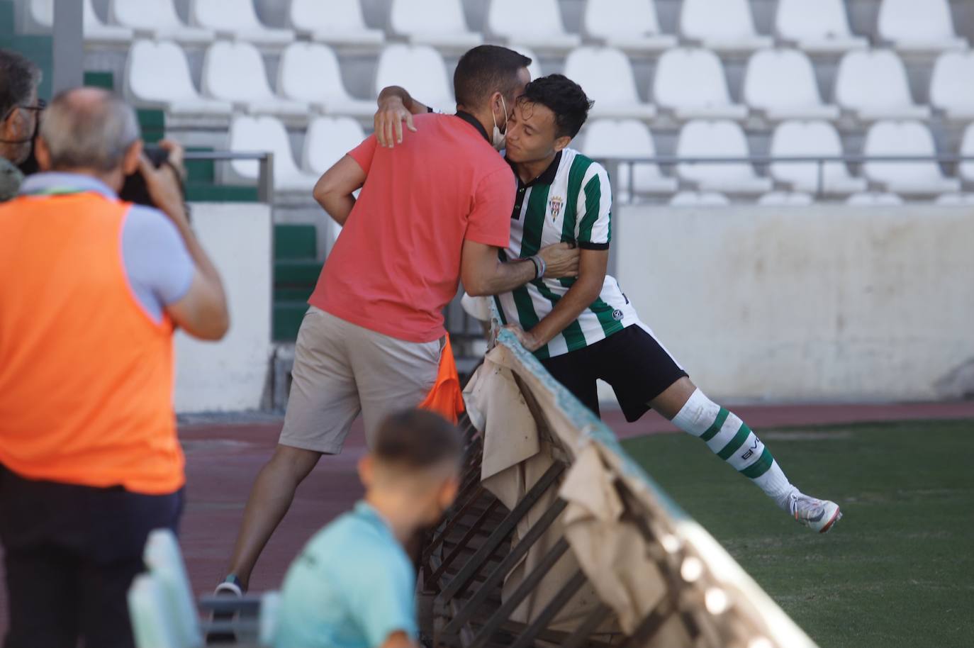 Las mejores imágenes del derbi Córdoba B - Ciudad de Lucena