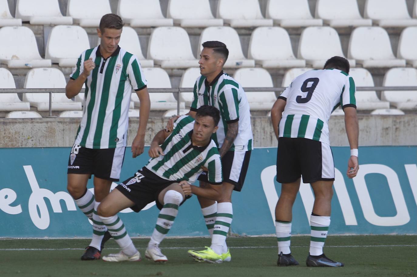 Las mejores imágenes del derbi Córdoba B - Ciudad de Lucena