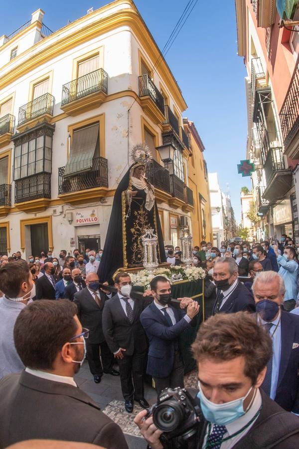 Numerosos cofrades se han asistido este domingo al Rosario de la Aurora de la Hermandad de la Vera Cruz