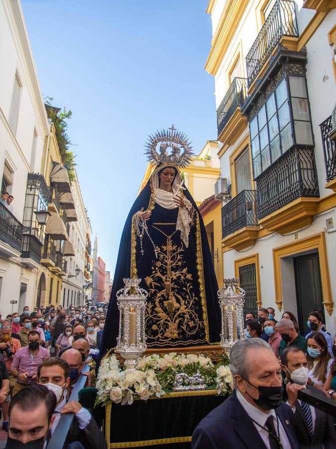 Numerosos cofrades se han asistido este domingo al Rosario de la Aurora de la Hermandad de la Vera Cruz