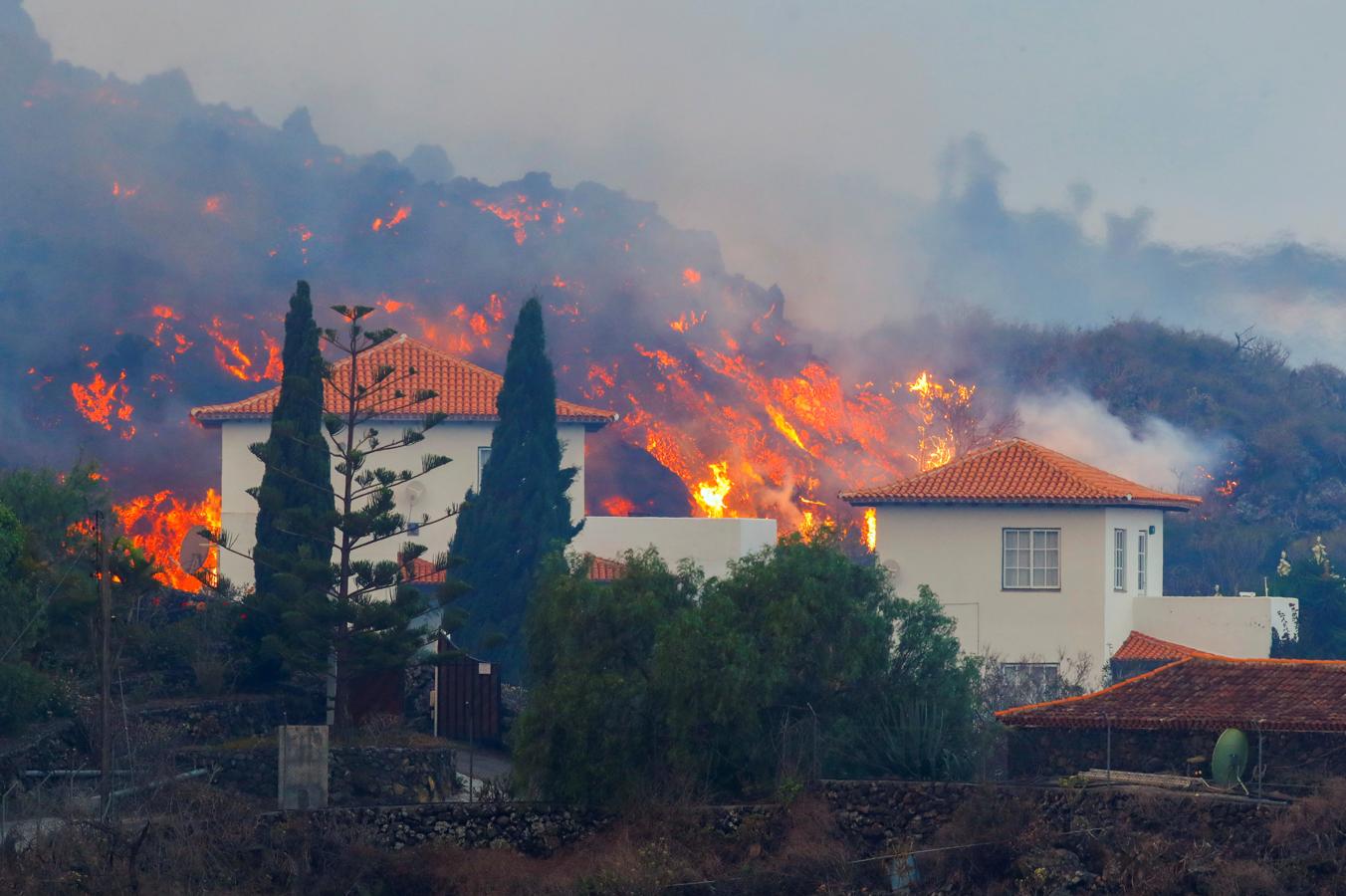 El día después de la erupción del volcán, en imágenes