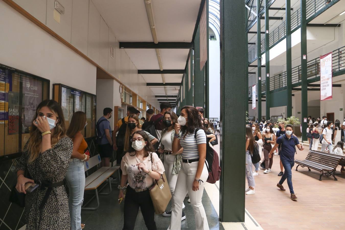 Los universitarios de Sevilla han vuelto a clase con normalidad para un nuevo curso