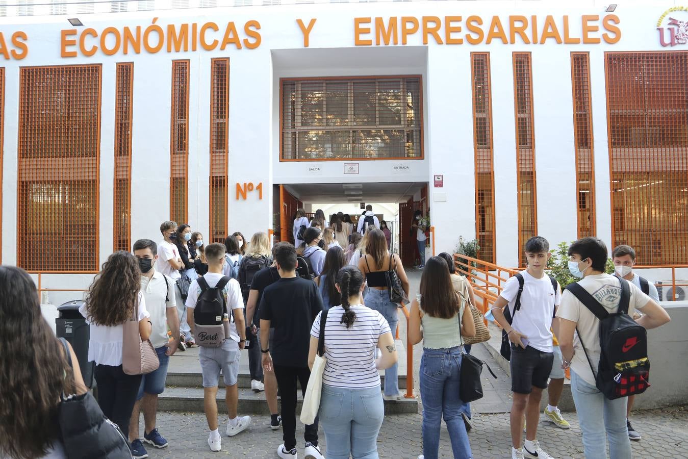 Los universitarios de Sevilla han vuelto a clase con normalidad para un nuevo curso