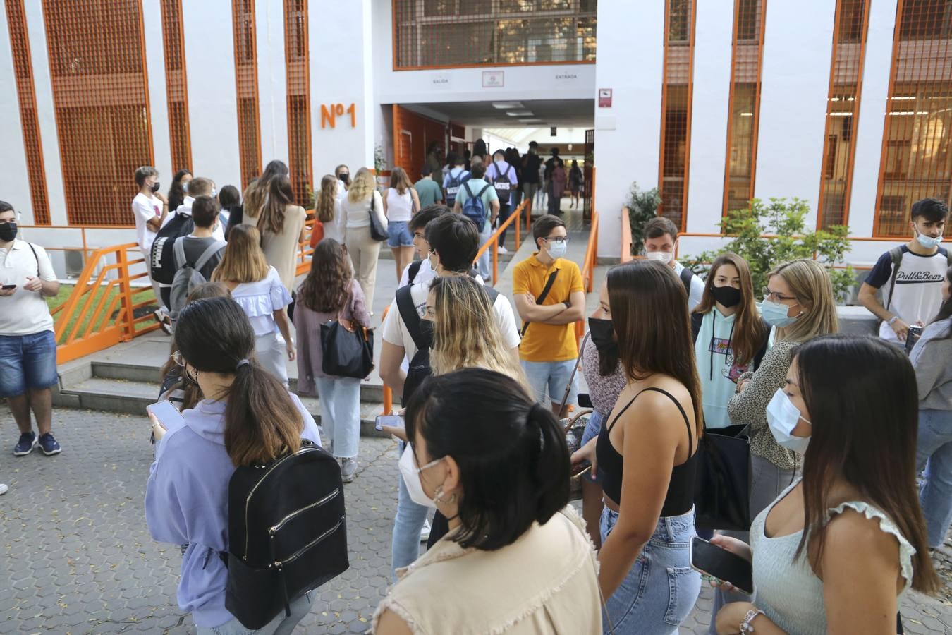 Los universitarios de Sevilla han vuelto a clase con normalidad para un nuevo curso