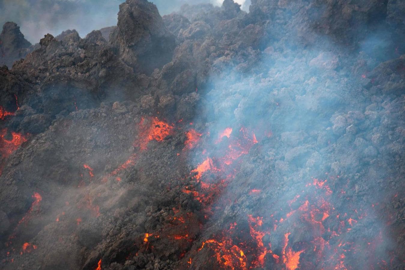 La lava alcanza una temperatura superior a los 1.000 grados. 