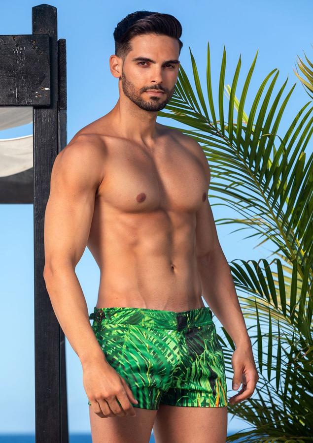 Alejandro Rodríguez (Lugo). Edad: 27 años.Altura: 1,90 m.Estudios en curso y/o cursados: 2do Derecho.Hobbies: Teatro, música, deporte, danza.