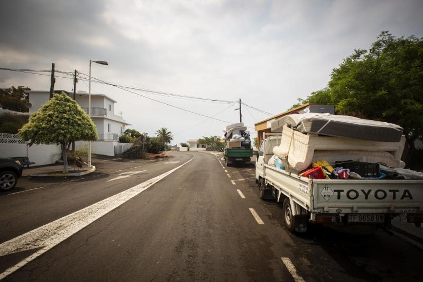 Vecinos de Todoque abandonado su pueblo. 