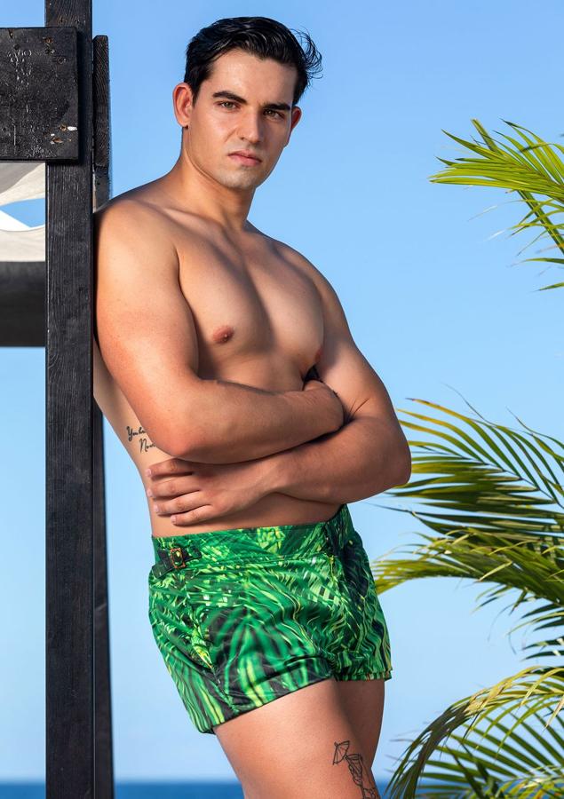 Manuel Broncano (León). Edad: 22 años.Altura: 1,92 m.Estudios en curso y/o cursados: grado turismo en la universidad de Sevilla.Hobbies: fútbol, boxeo, escuchar música, ver cine, viajar y conocer mundo.