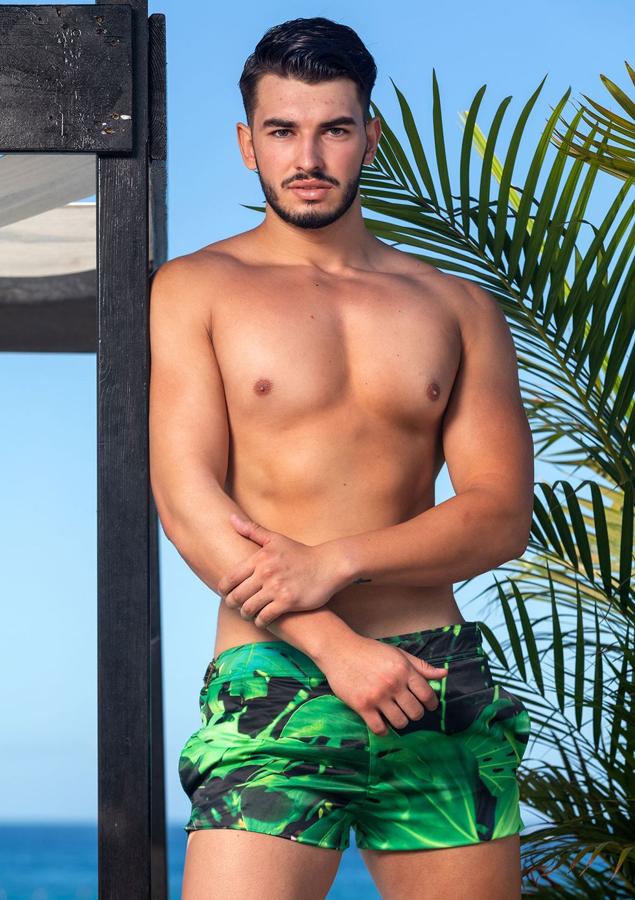 Marco Pacheco (Tenerife). Edad: 20 años.Altura: 1,83 m.Estudios en curso y/o cursados: Preparador físico, nutrición deportiva y monitor de sala.Hobbies: Gimnasio.