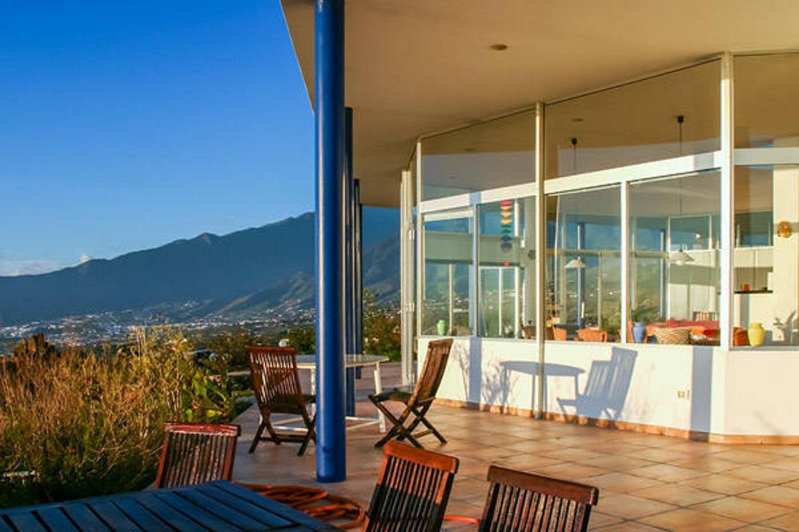 Casa Mirador tenía su propia piscina redonda y grandes terrazas. 
