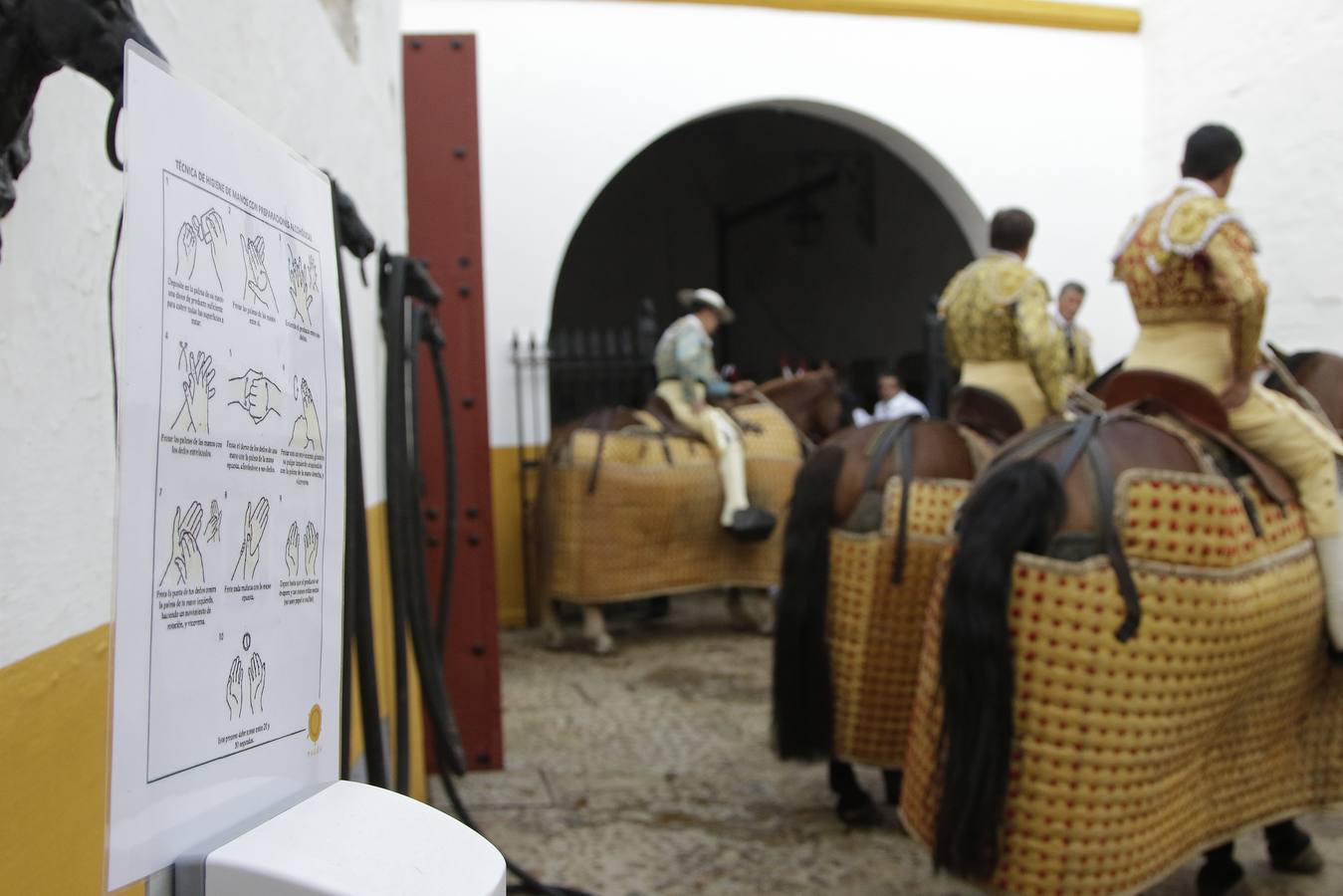 En imágenes, cuarta corrida de la Feria de San Miguel en la Maestranza