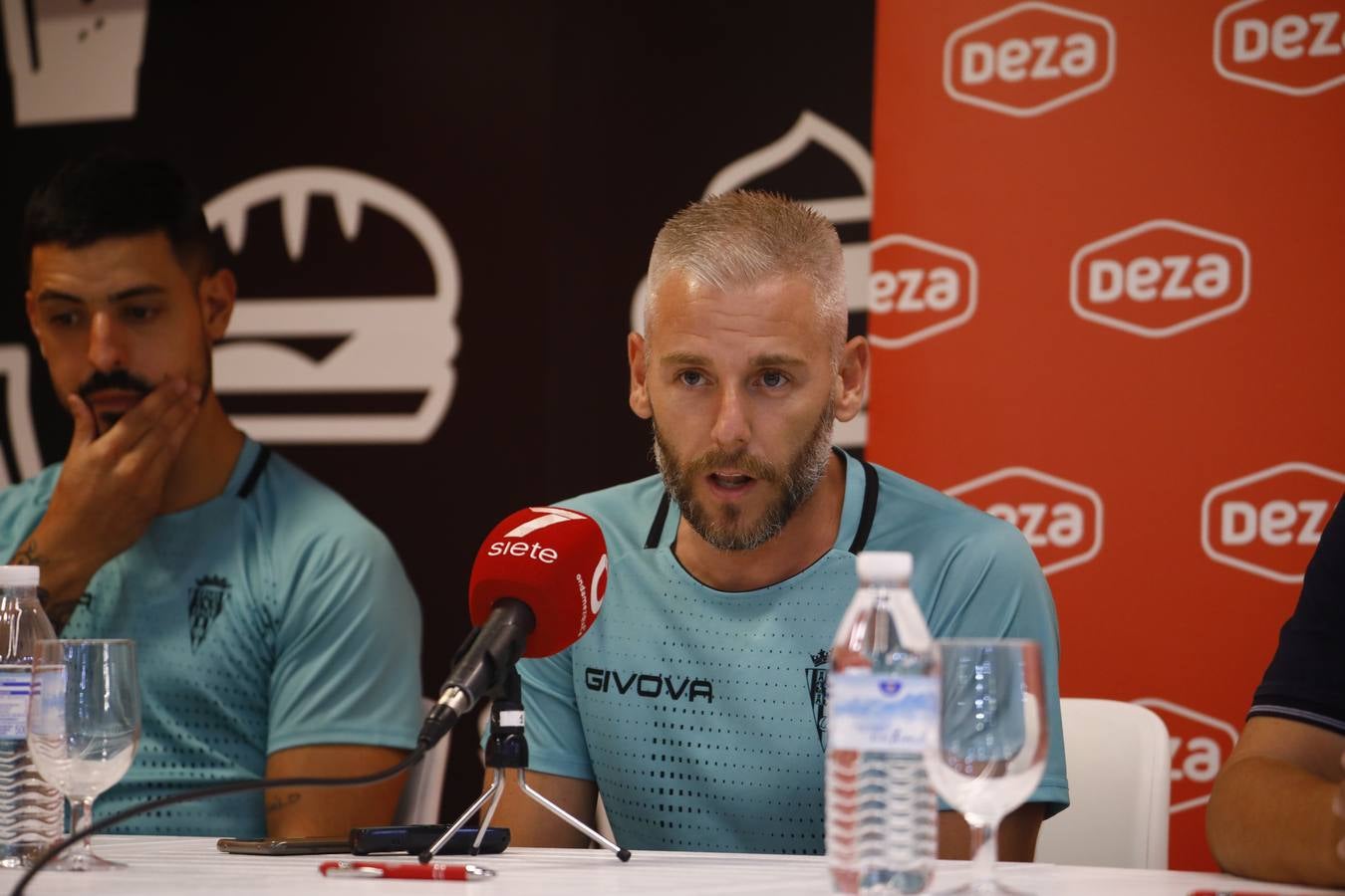 Las mejores imágenes de la presentación de Miguelín, fichaje estrella del Córdoba Patrimonio de fútbol sala