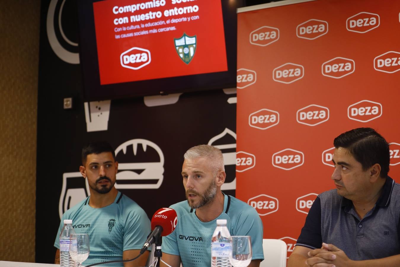 Las mejores imágenes de la presentación de Miguelín, fichaje estrella del Córdoba Patrimonio de fútbol sala