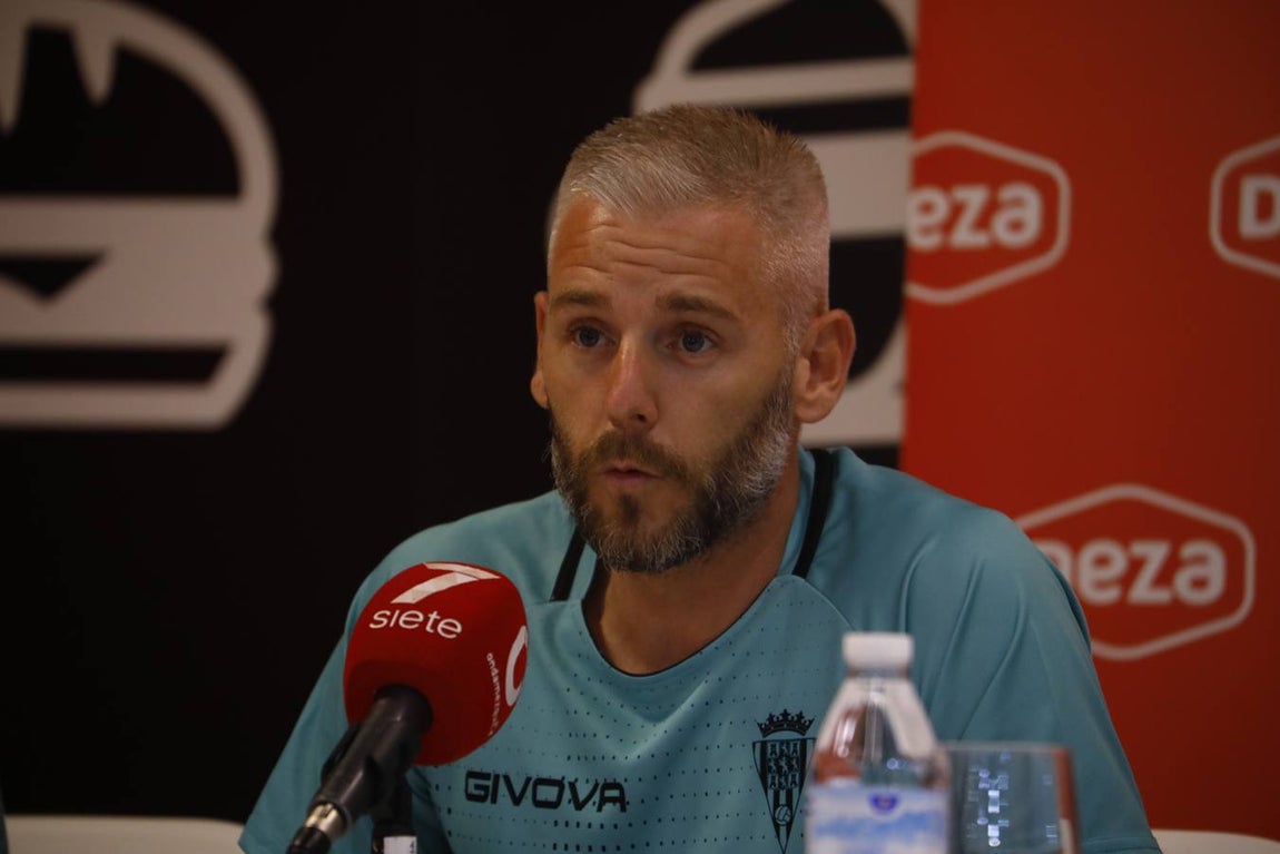 Las mejores imágenes de la presentación de Miguelín, fichaje estrella del Córdoba Patrimonio de fútbol sala