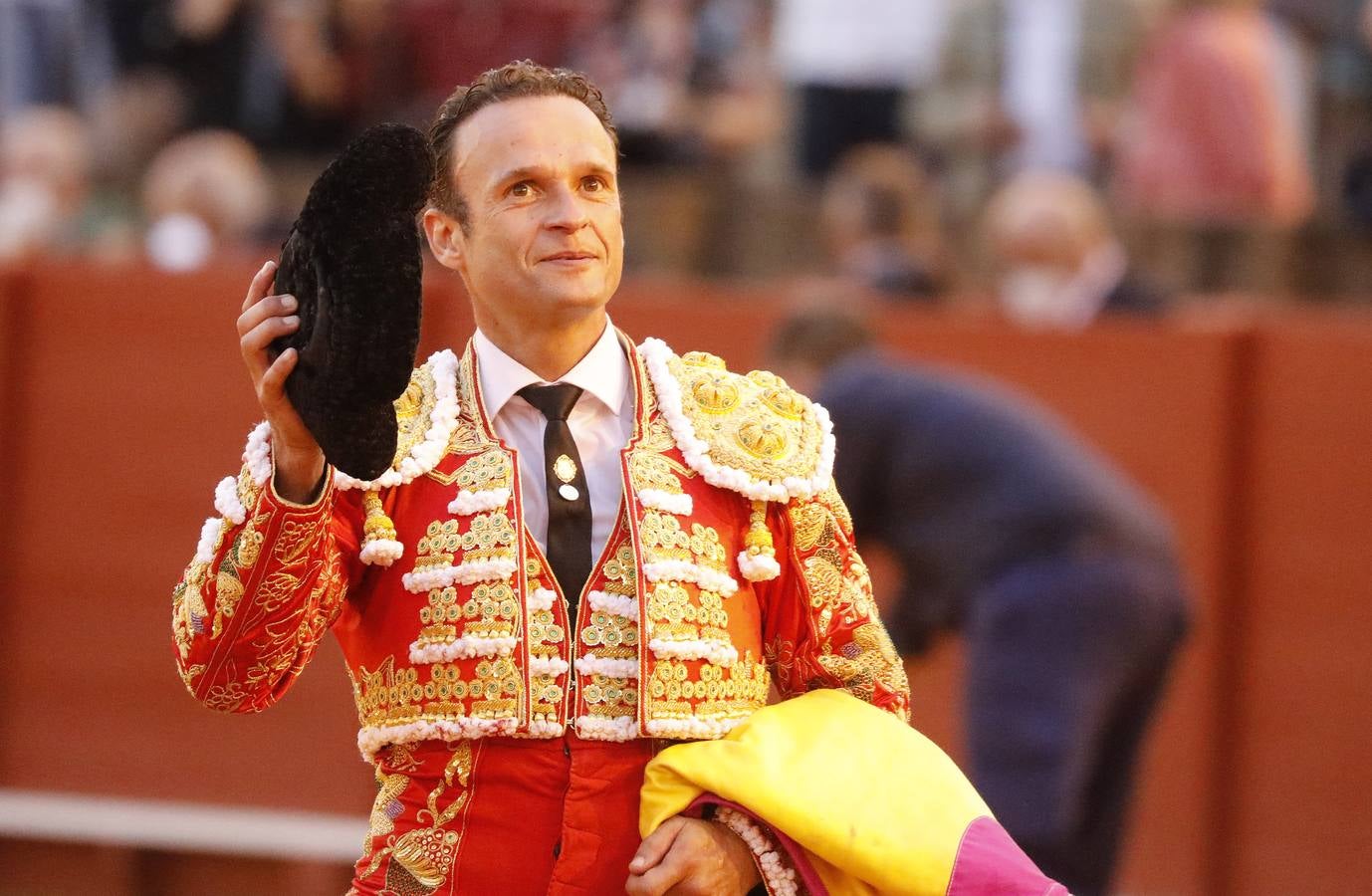 Antonio Ferrera, de carmín y oro, en la Maestranza