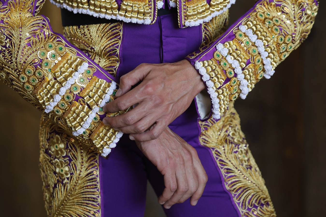 Emilio de Justo,  de nazareno y oro, en la Maestranza