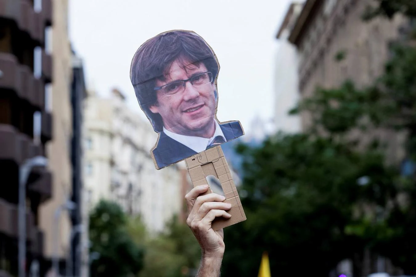 Se han manifestado contra la detención del expresidente Carles Puigdemont la pasada noche en Cerdeña (Italia). 