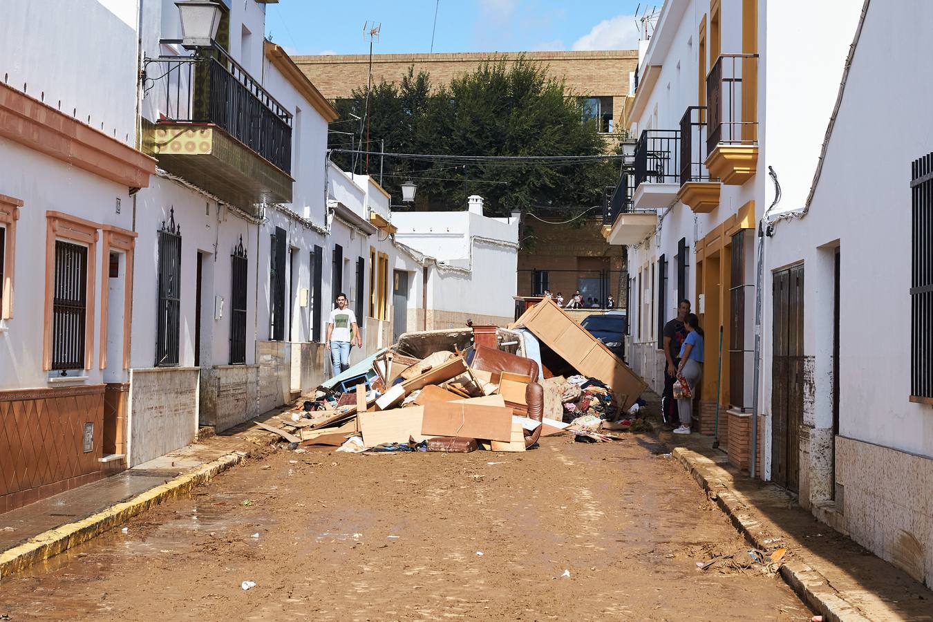 En imágenes, tareas de limpieza en las zonas más afectadas por el temporal en Lepe