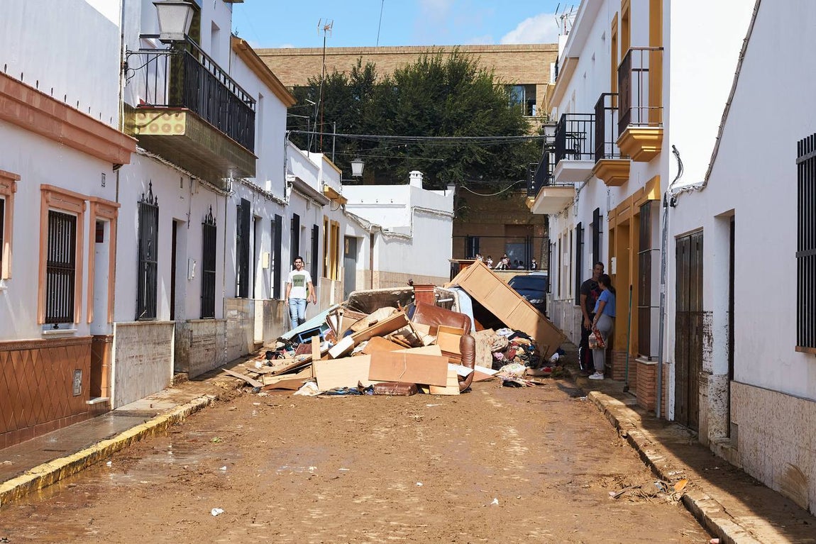 En imágenes, tareas de limpieza en las zonas más afectadas por el temporal en Lepe