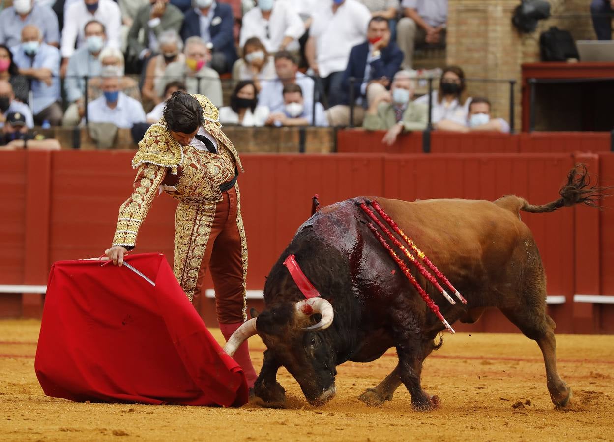 En imágenes, mano a mano de Morante de la Puebla y Juan Ortega en la Maestranza