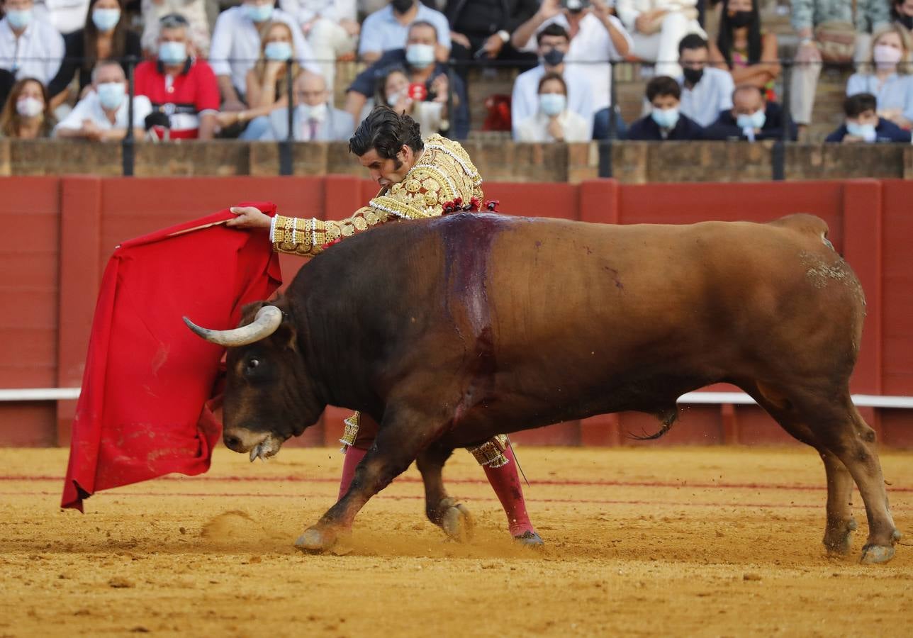 En imágenes, mano a mano de Morante de la Puebla y Juan Ortega en la Maestranza