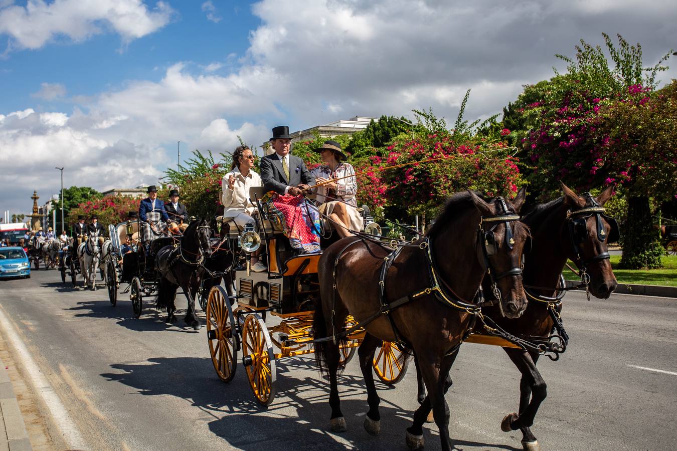 Paseo de carruajes por las calles de Sevilla