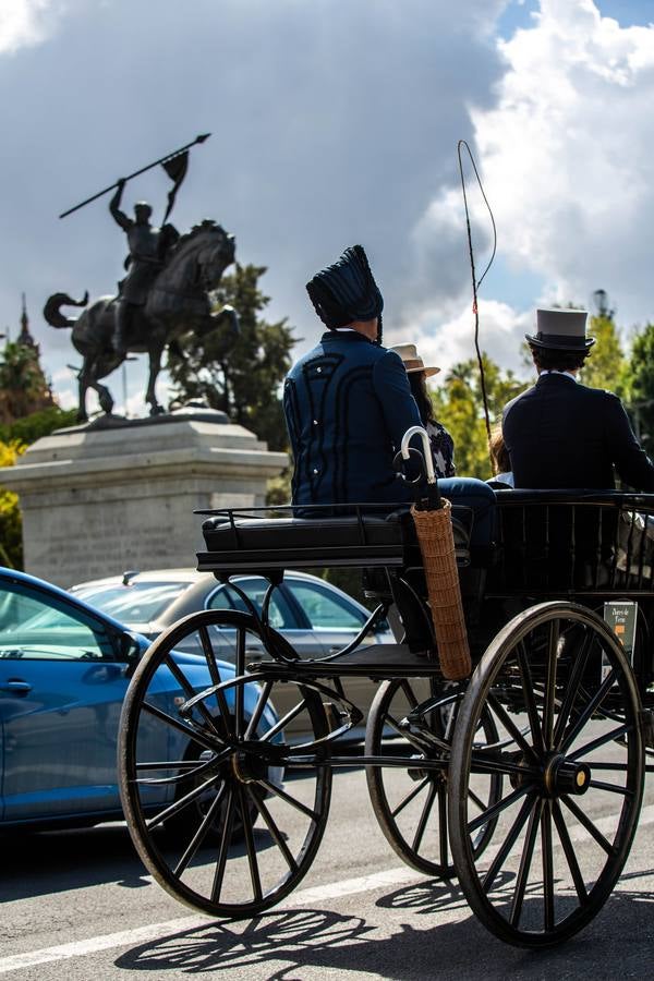 Paseo de carruajes por las calles de Sevilla