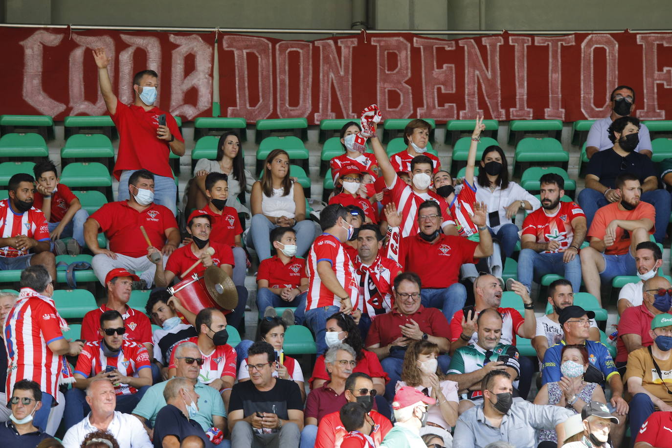 La alegría del Arcángel en la cuarta victoria del Córdoba CF ante el Don Benito