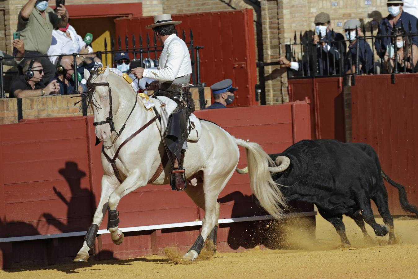 En imágenes, la corrida de rejones de la Feria de San Miguel de Sevilla