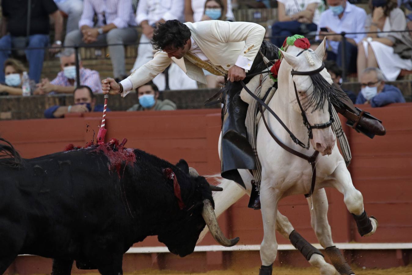 En imágenes, la corrida de rejones de la Feria de San Miguel de Sevilla