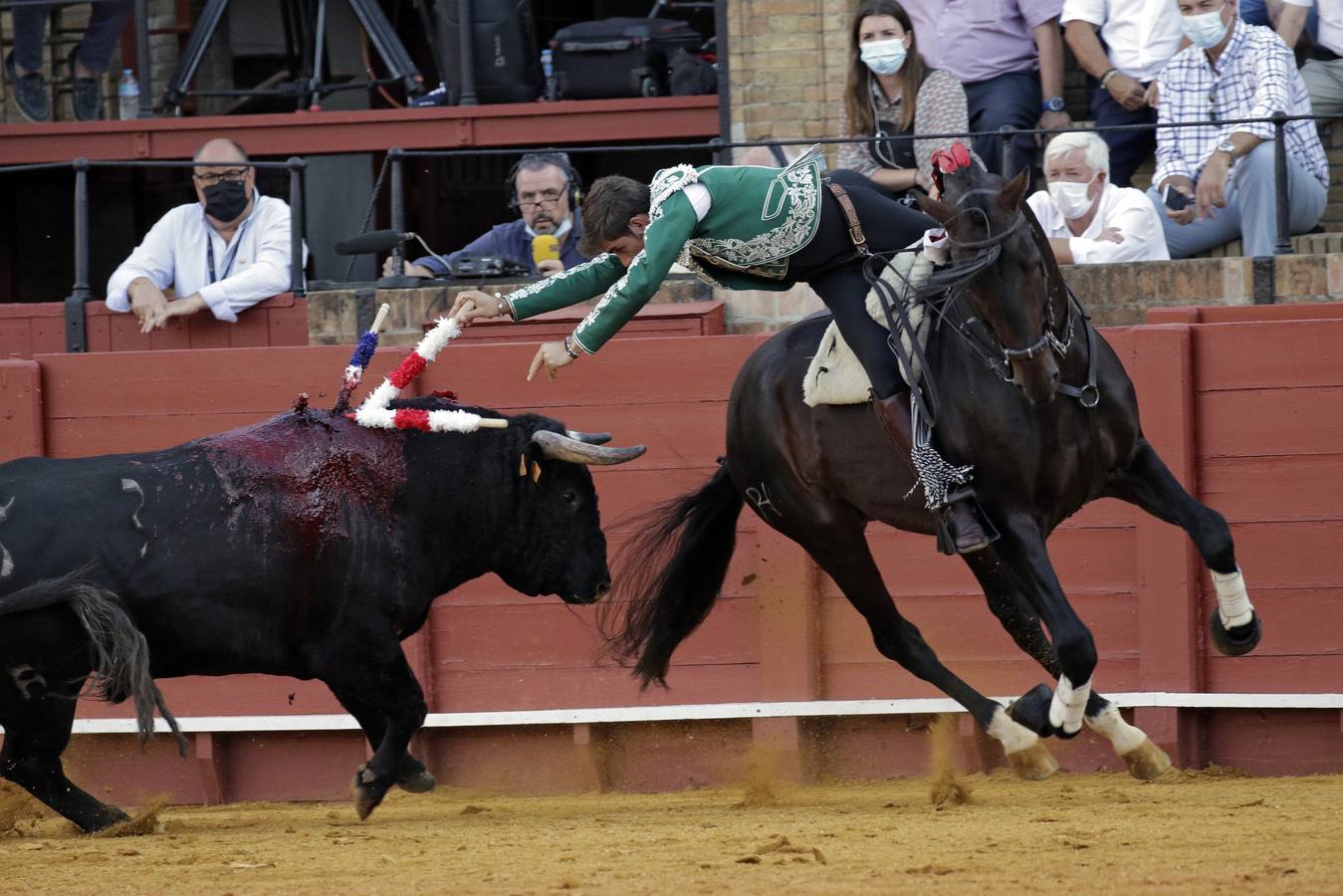 En imágenes, la corrida de rejones de la Feria de San Miguel de Sevilla