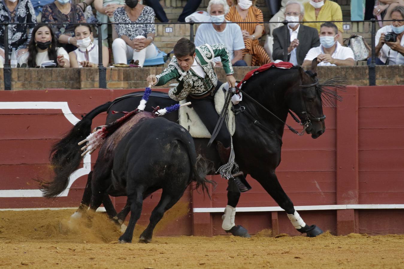 En imágenes, la corrida de rejones de la Feria de San Miguel de Sevilla