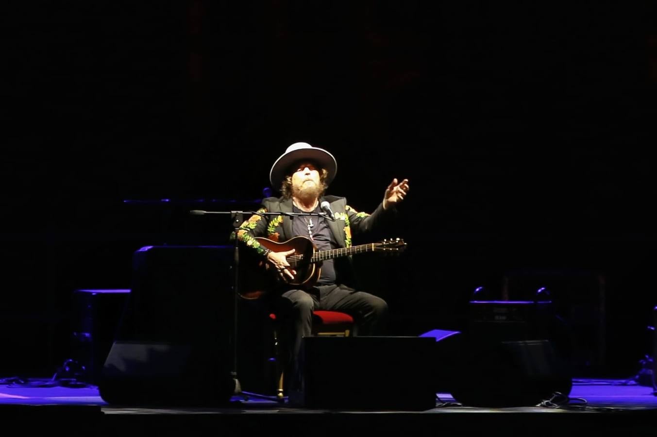 Zucchero encandila a Sevilla en la Plaza de España