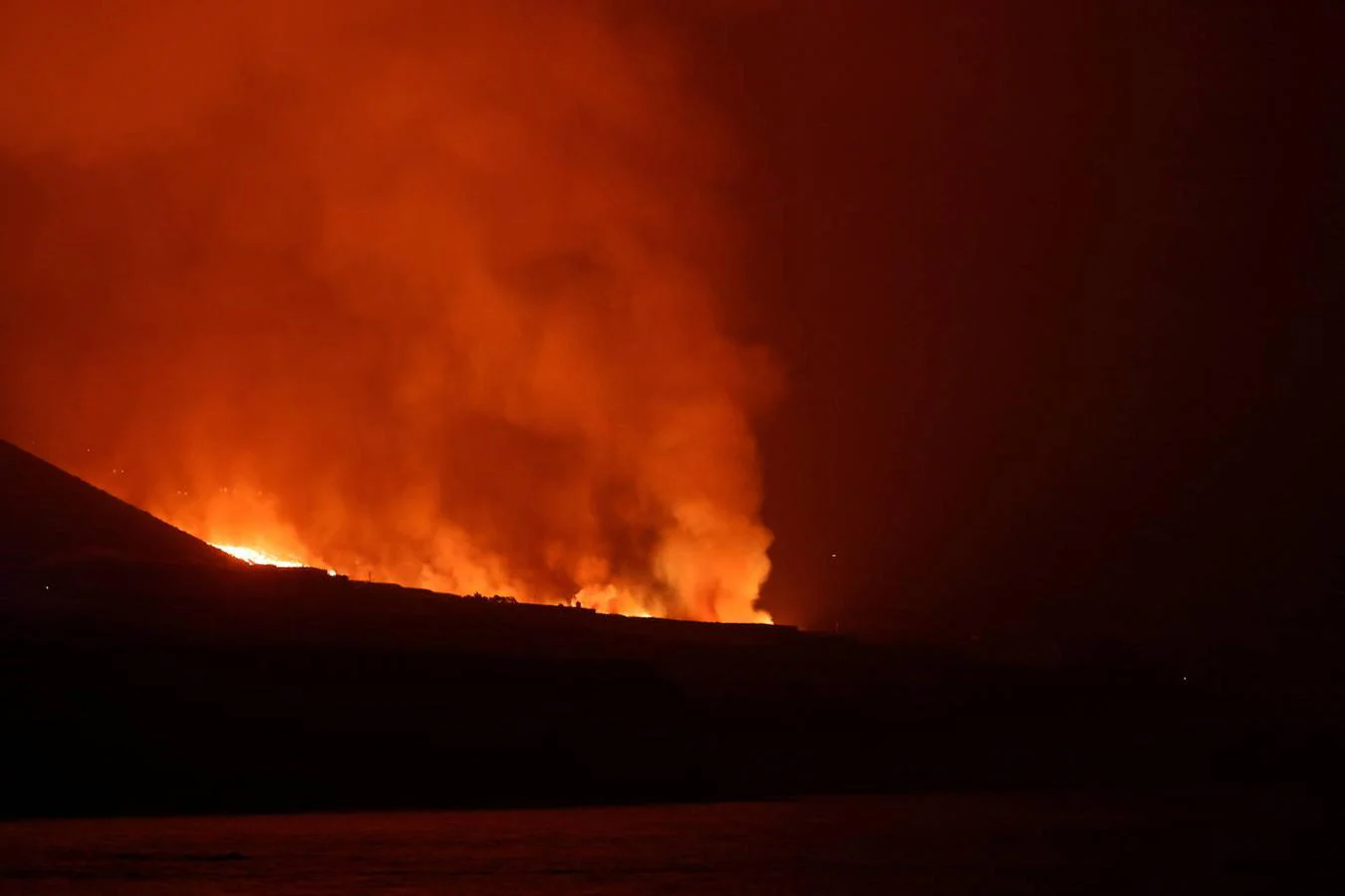 Las dos erupciones precedentes en La Palma tuvieron lugar en 1949 y 1971, provocando la muerte de tres personas, dos de ellas por inhalación de gases. 