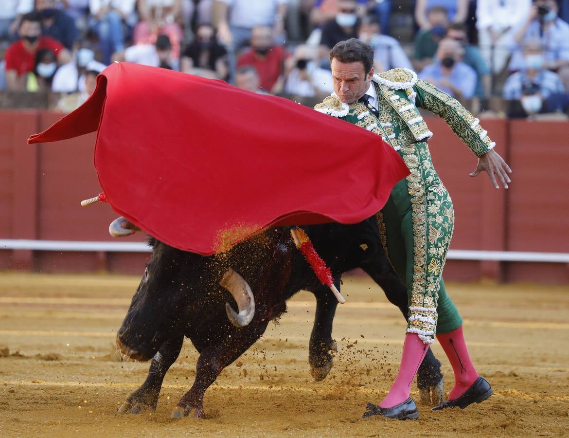 Antonio Ferrera, de  verde esperanza y oro en la Maestranza