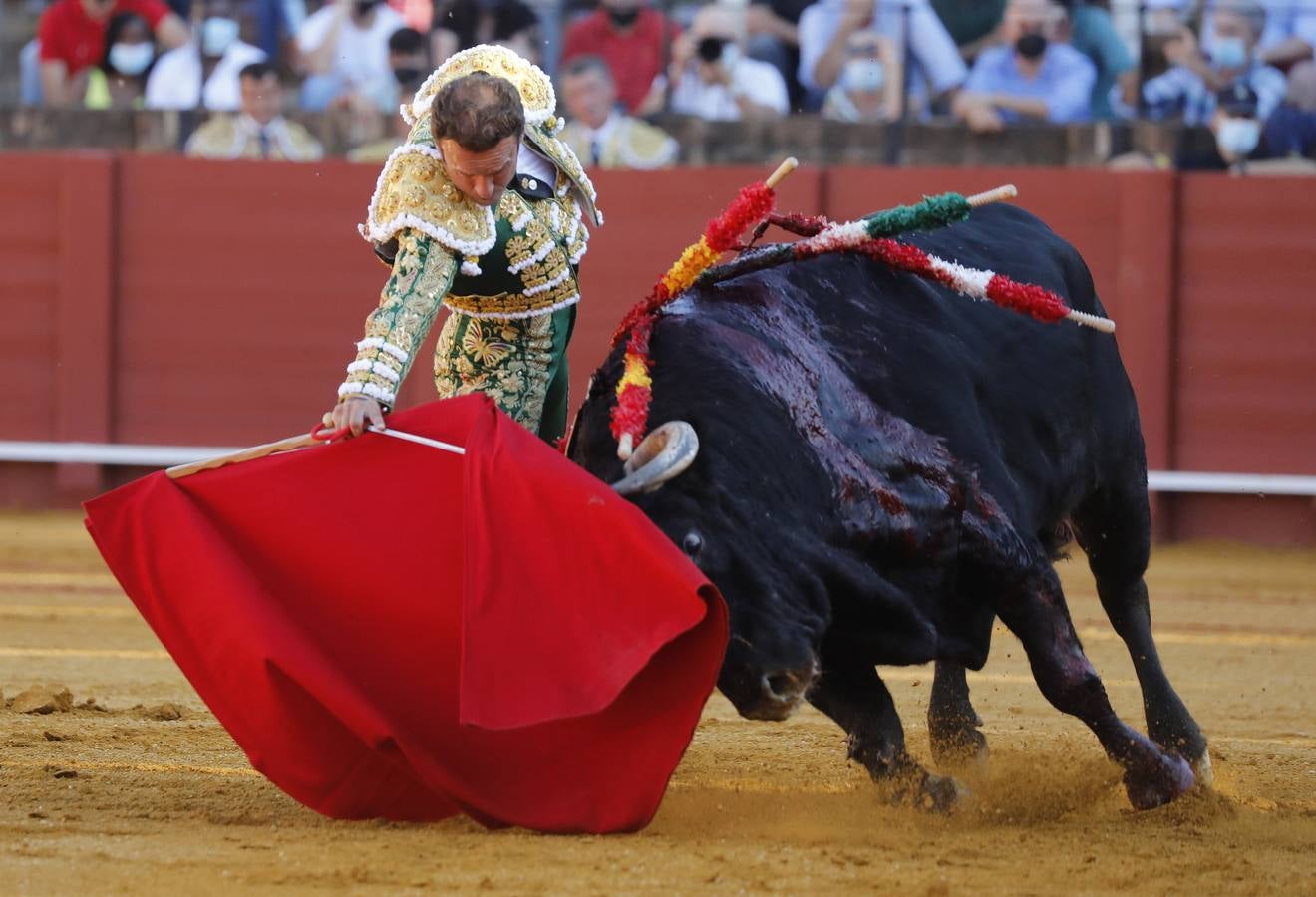 Antonio Ferrera, de  verde esperanza y oro en la Maestranza