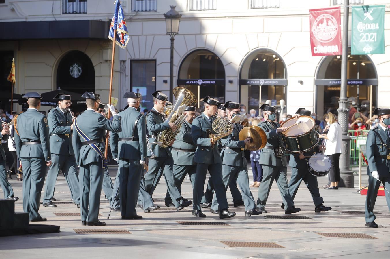 El izado de la bandera de España en los actos de la Guardia Civil por su patrona, en imágenes