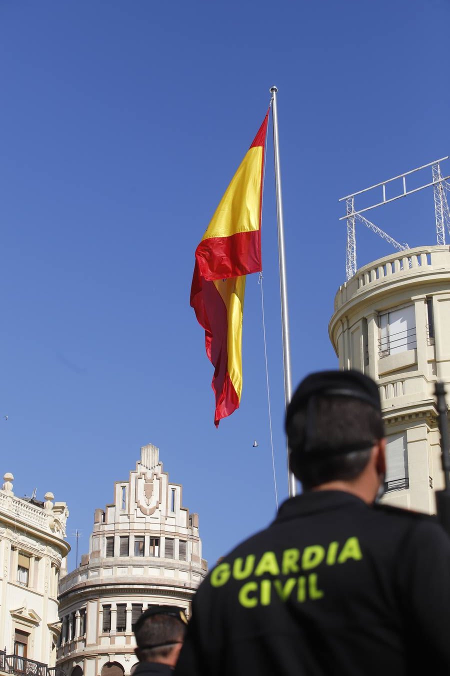 El izado de la bandera de España en los actos de la Guardia Civil por su patrona, en imágenes (II)