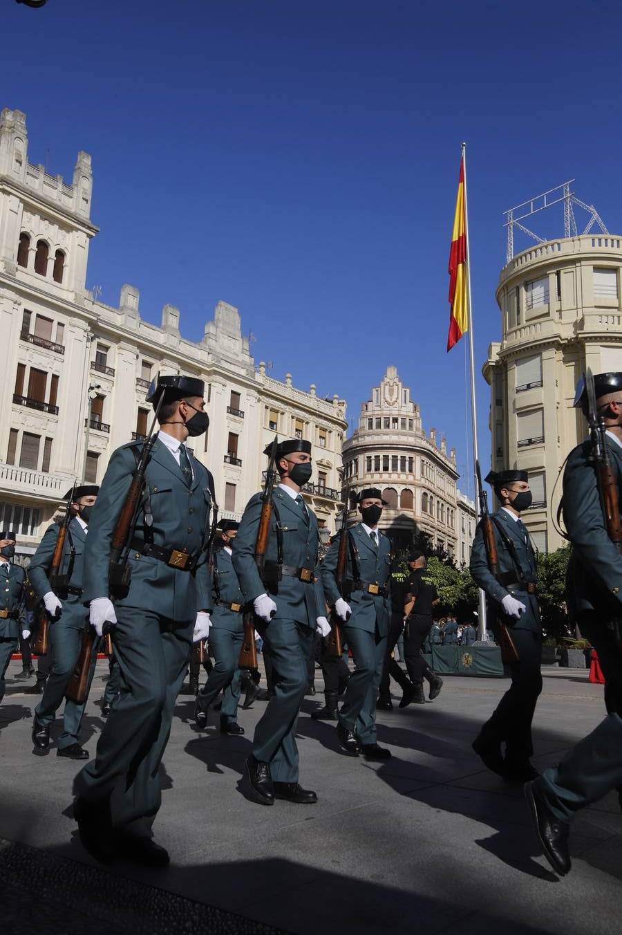 El izado de la bandera de España en los actos de la Guardia Civil por su patrona, en imágenes (II)