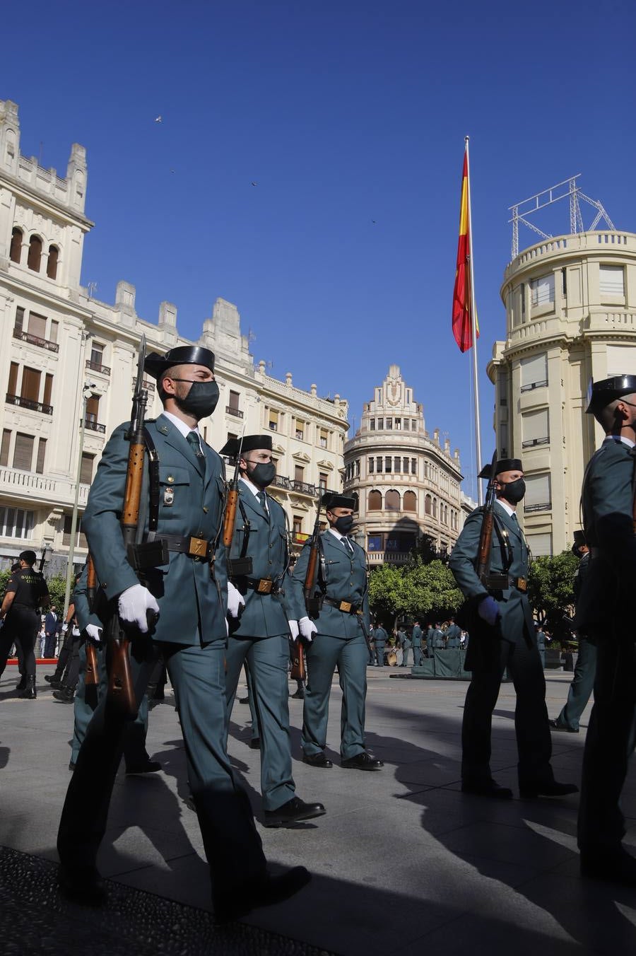 El izado de la bandera de España en los actos de la Guardia Civil por su patrona, en imágenes (II)