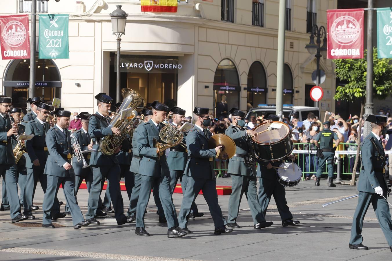 El izado de la bandera de España en los actos de la Guardia Civil por su patrona, en imágenes