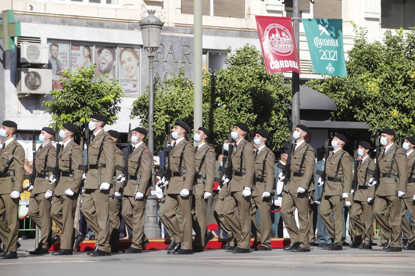 El izado de la bandera de España en los actos de la Guardia Civil por su patrona, en imágenes (II)