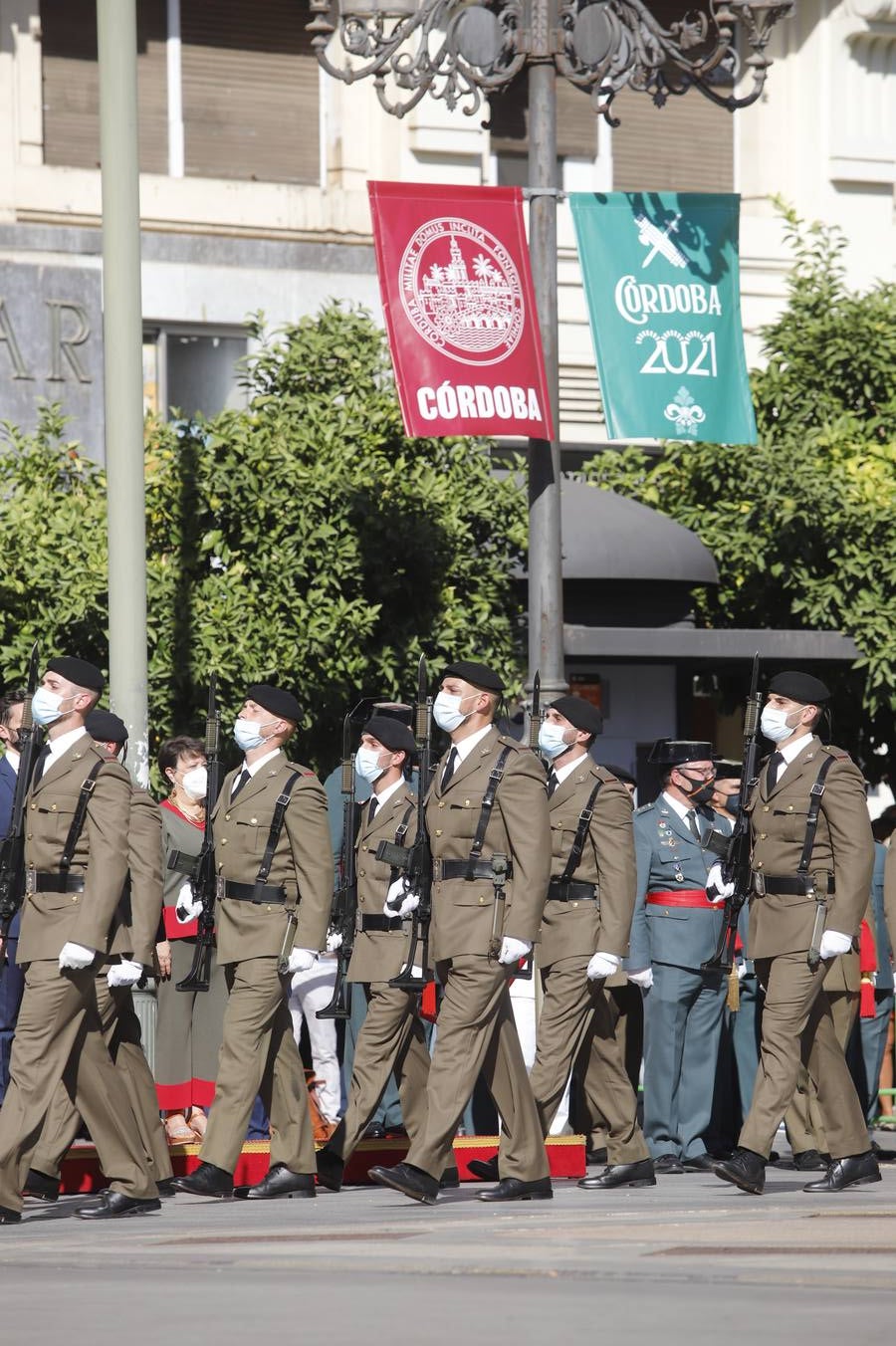 El izado de la bandera de España en los actos de la Guardia Civil por su patrona, en imágenes (II)