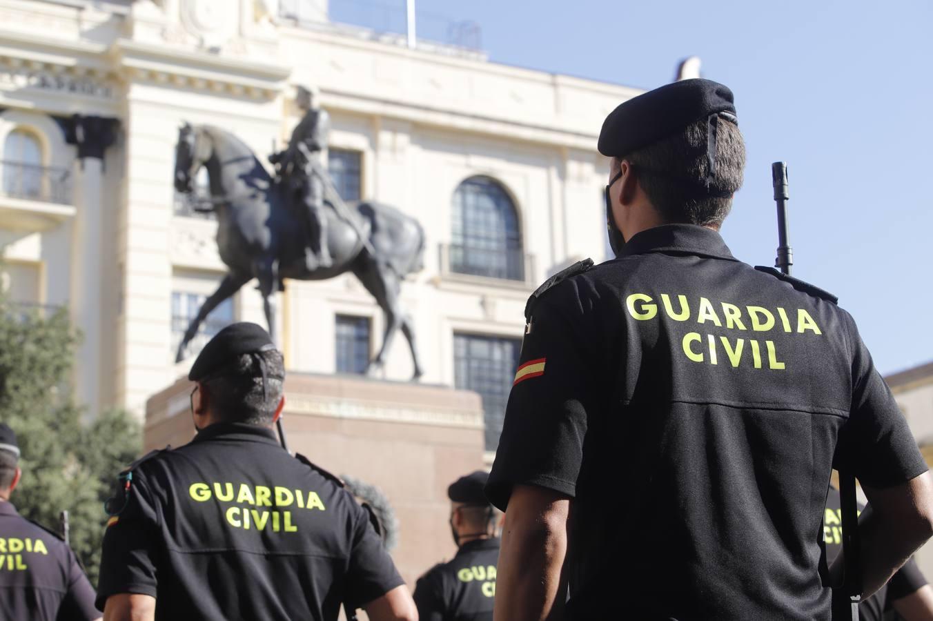 El izado de la bandera de España en los actos de la Guardia Civil por su patrona, en imágenes