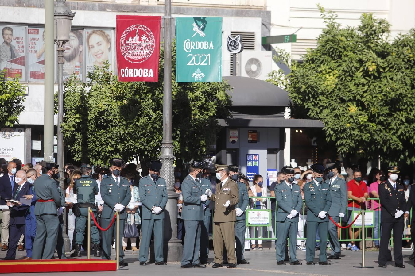 El izado de la bandera de España en los actos de la Guardia Civil por su patrona, en imágenes