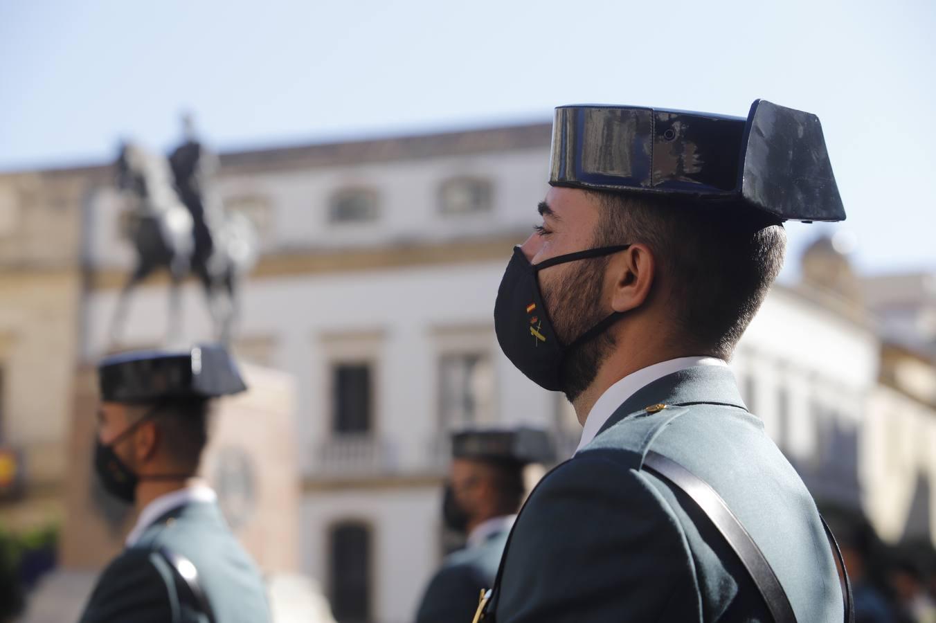 El izado de la bandera de España en los actos de la Guardia Civil por su patrona, en imágenes